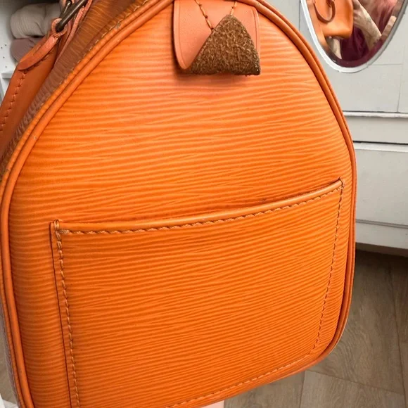 Louis Vuitton Speedy Epi in Vibrant Orange - Picture 3 of 8